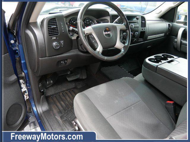 Photo of 2011 Midnight Blue Metallic GMC Sierra 2500