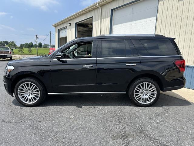 Photo of 2024 AGATE BLACK METALLIC Ford Expedition