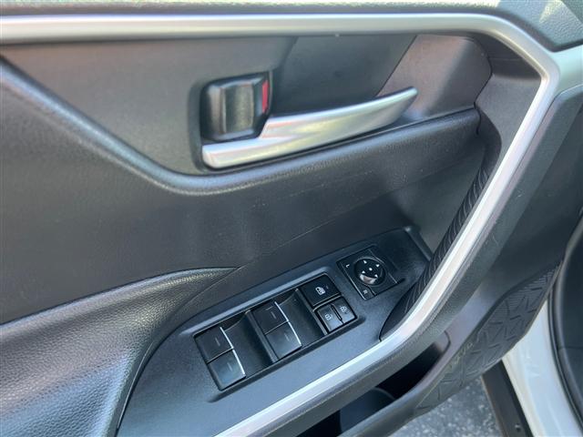 Photo of 2024 Ice Cap Toyota RAV4