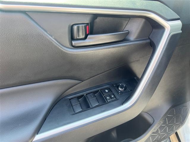 Photo of 2024 Ice Cap Toyota RAV4