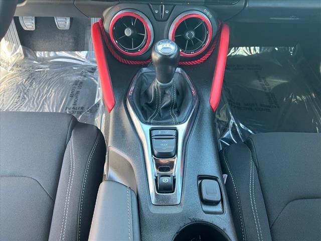 Photo of 2023 Summit White Chevrolet Camaro