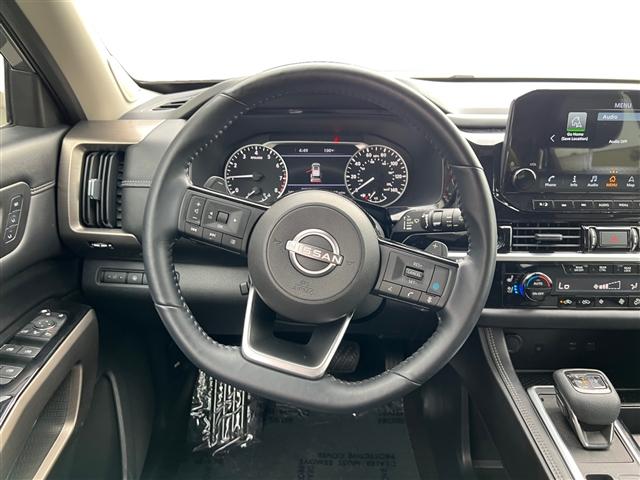 Photo of 2022 Gun Metallic Nissan Pathfinder