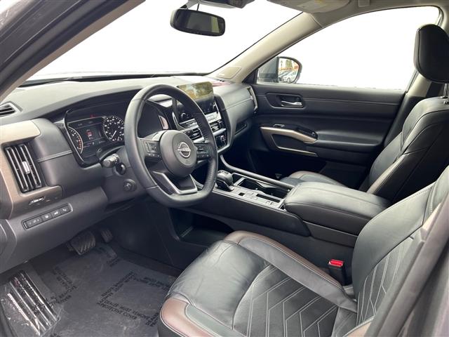 Photo of 2022 Gun Metallic Nissan Pathfinder