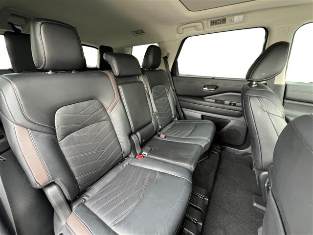 Photo of 2022 Gun Metallic Nissan Pathfinder