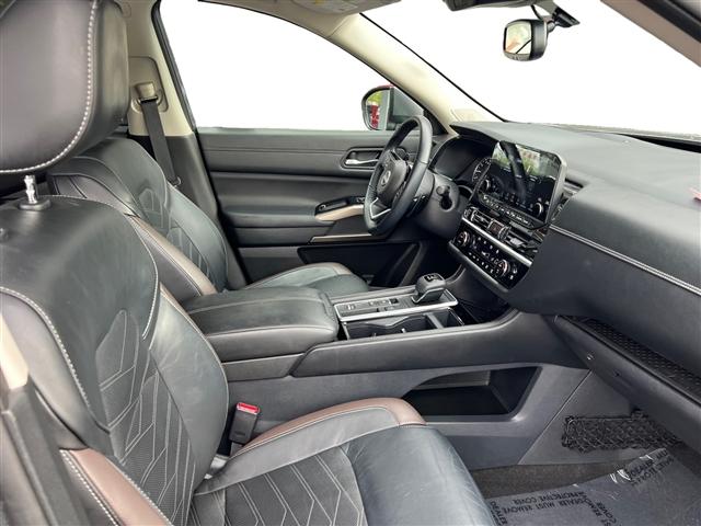Photo of 2022 Gun Metallic Nissan Pathfinder