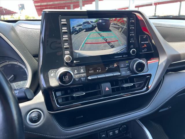 Photo of 2021 Silver Toyota Highlander