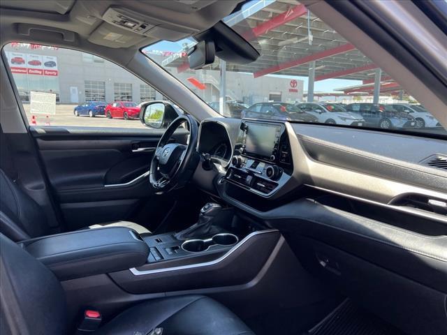 Photo of 2021 Silver Toyota Highlander