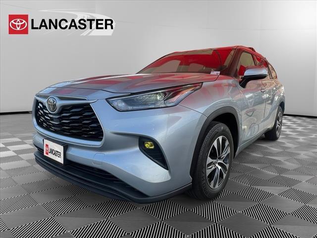 Photo of 2021 Silver Toyota Highlander