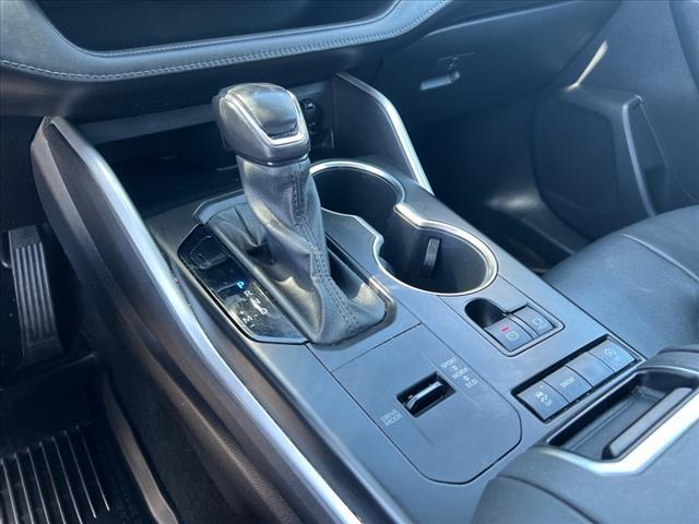 Photo of 2021 Silver Toyota Highlander