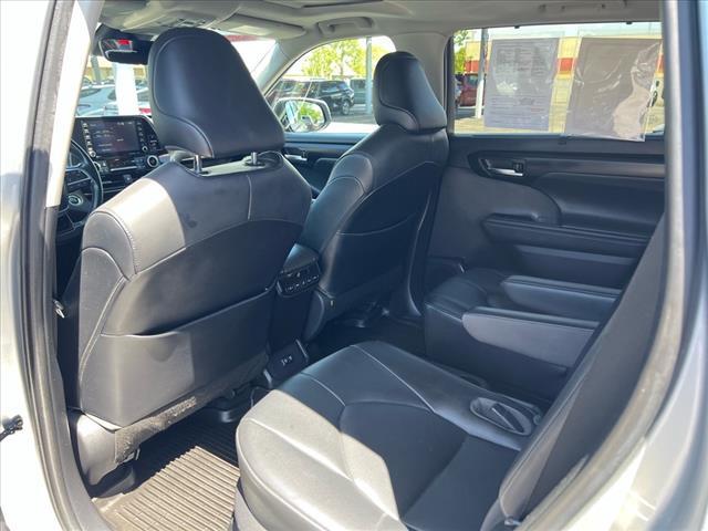 Photo of 2021 Silver Toyota Highlander