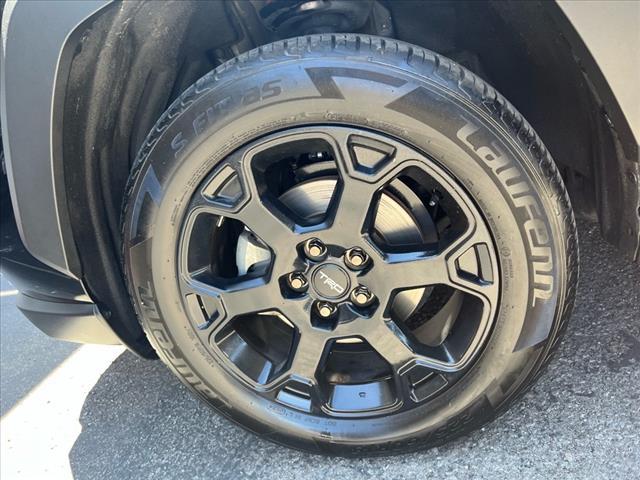 Photo of 2022 Midnight Black Metallic Toyota RAV4
