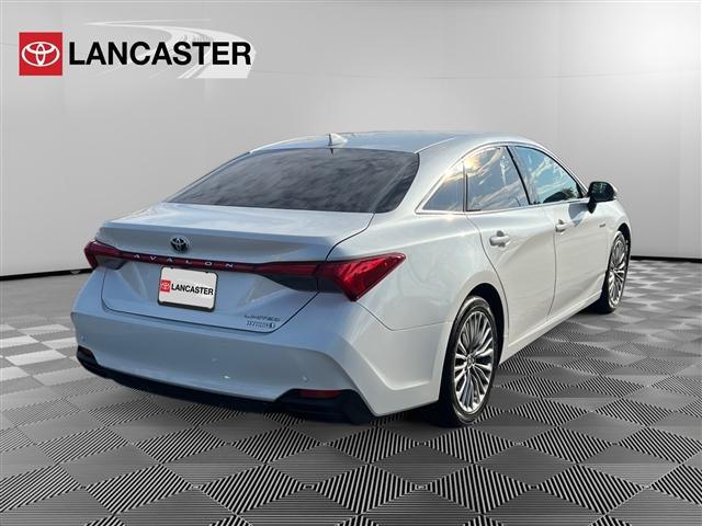 Photo of 2021 White Toyota Avalon Hybrid