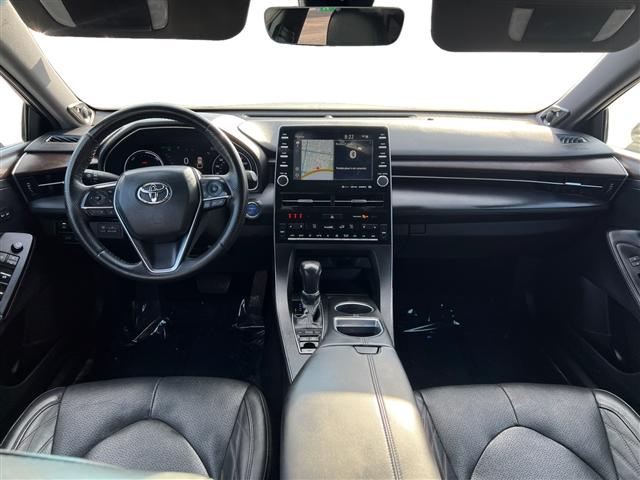 Photo of 2021 White Toyota Avalon Hybrid