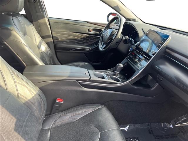 Photo of 2021 White Toyota Avalon Hybrid