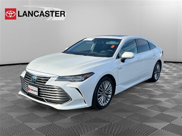 Photo of 2021 White Toyota Avalon Hybrid