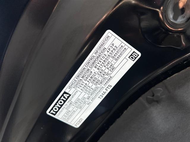 Photo of 2024 Midnight Black Metallic Toyota Highlander
