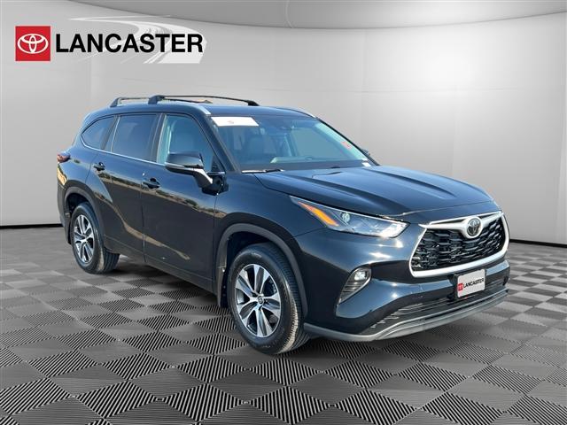 Photo of 2024 Midnight Black Metallic Toyota Highlander