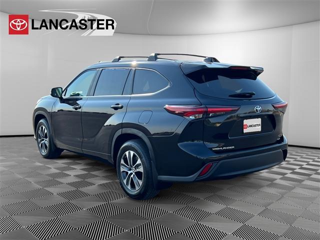 Photo of 2024 Midnight Black Metallic Toyota Highlander