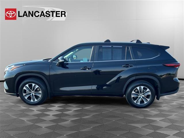 Photo of 2024 Midnight Black Metallic Toyota Highlander