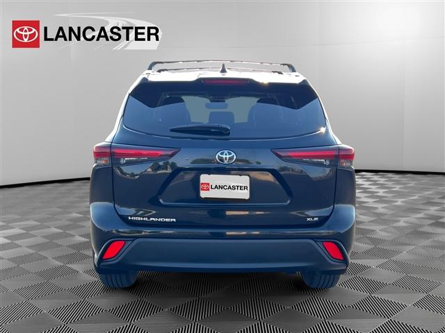 Photo of 2024 Midnight Black Metallic Toyota Highlander