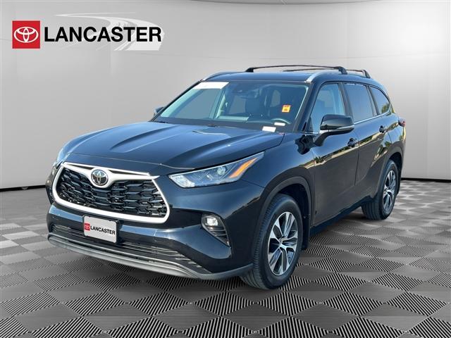 Photo of 2024 Midnight Black Metallic Toyota Highlander