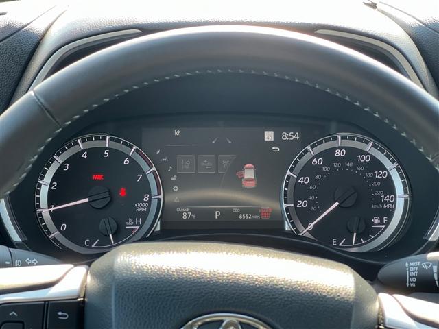 Photo of 2024 Midnight Black Metallic Toyota Highlander