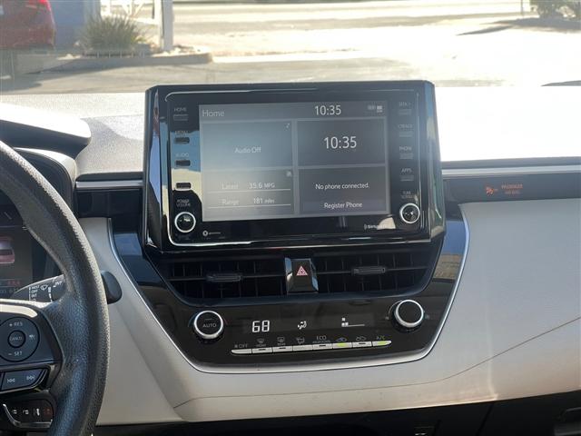 Photo of 2022 White Toyota Corolla