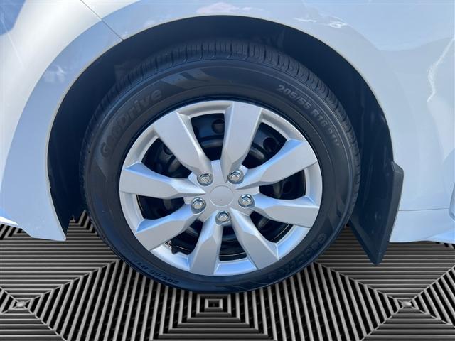 Photo of 2022 White Toyota Corolla