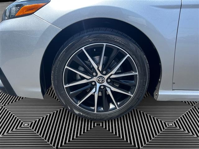 Photo of 2022 Celestial Silver Metallic Toyota Camry