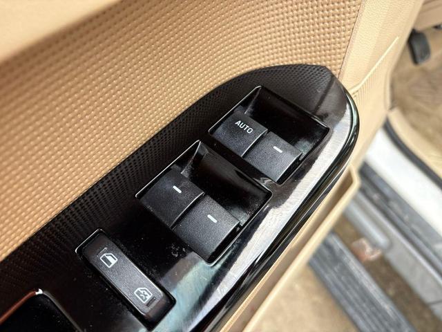 Photo of 2009 White Suede Clearcoat Ford Escape