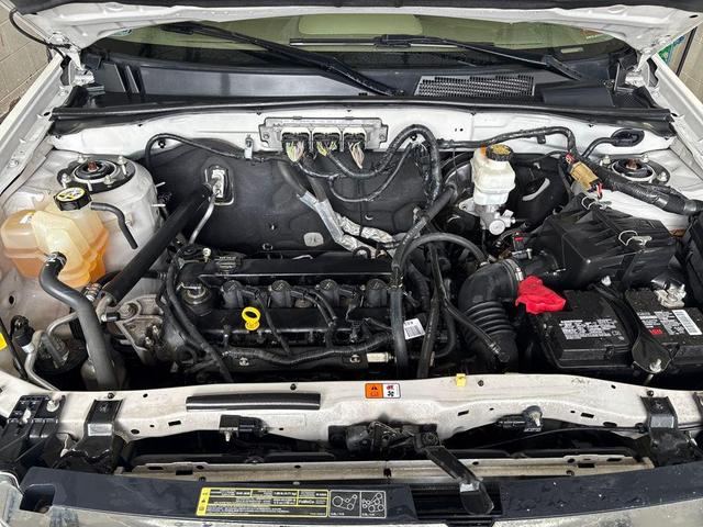 Photo of 2009 White Suede Clearcoat Ford Escape