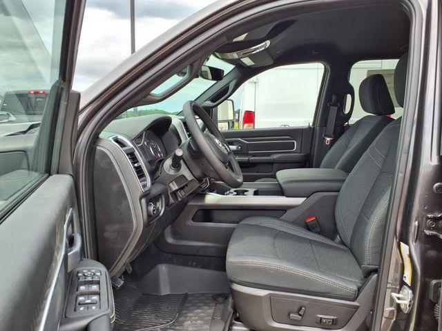Photo of 2025 Granite Crystal Metallic Clearcoat RAM 2500