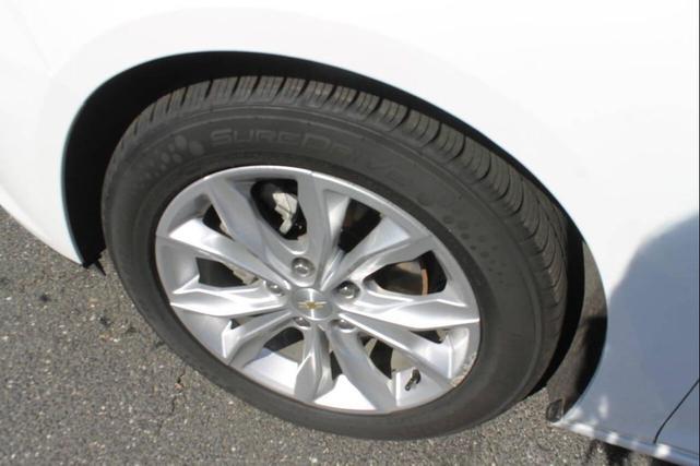 Photo of 2021 WHITE Chevrolet Malibu