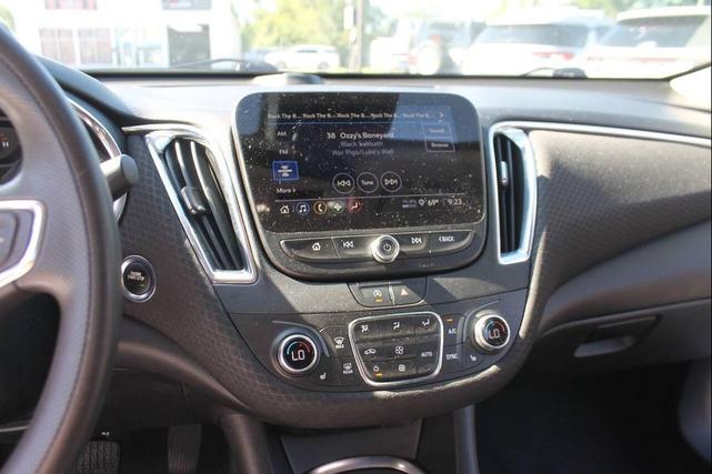Photo of 2021 WHITE Chevrolet Malibu