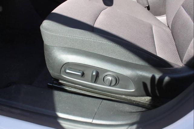 Photo of 2021 WHITE Chevrolet Malibu
