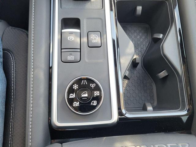 Photo of 2025 Brilliant Silver Metallic Nissan Pathfinder