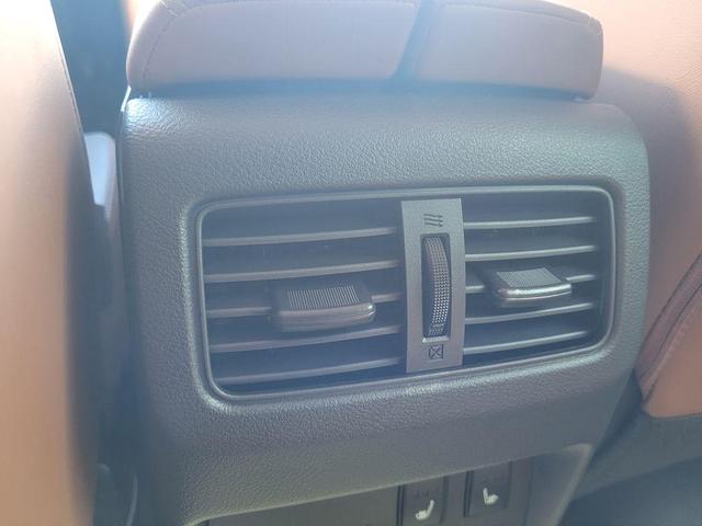Photo of 2026 White / Black Nissan Rogue