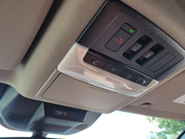 Photo of 2026 White / Black Nissan Rogue