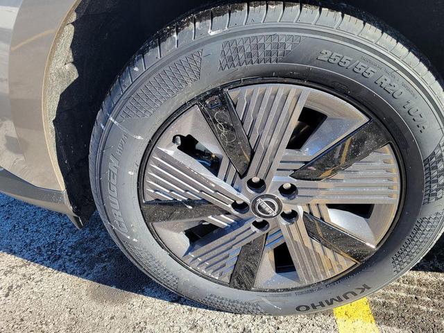 Photo of 2025 Champagne Silve Nissan Murano