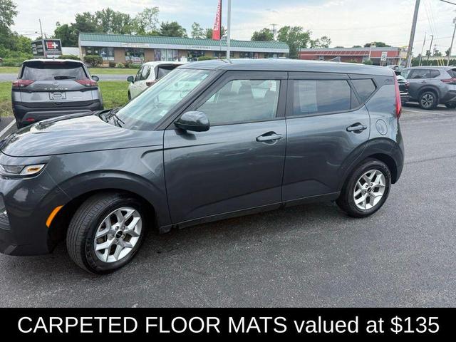 Photo of 2022 Gravity Gray Kia Soul
