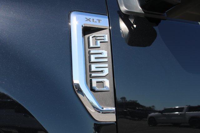 Photo of 2022 Agate Black Metallic Ford F-250