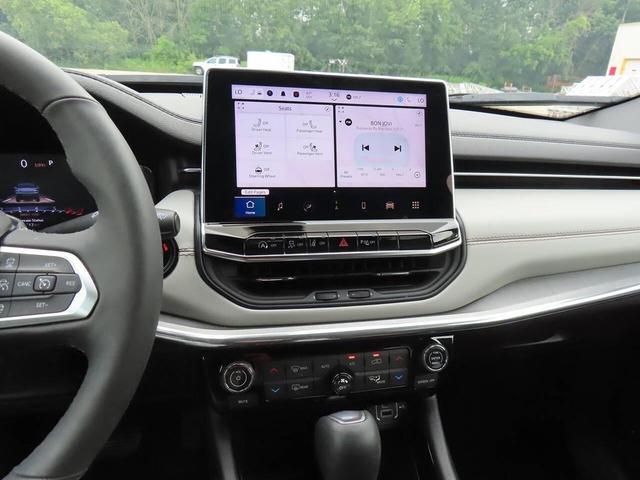 Photo of 2024 Hydro Blue Pearlcoat Jeep Compass