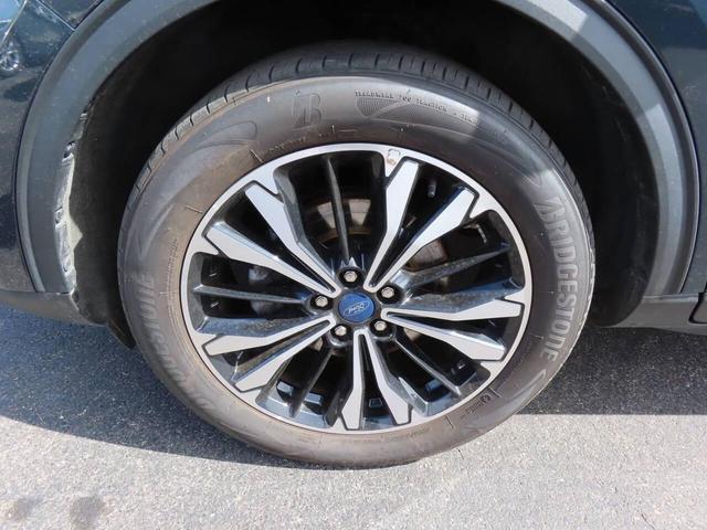 Photo of 2022 Atlas Blue Ford Escape