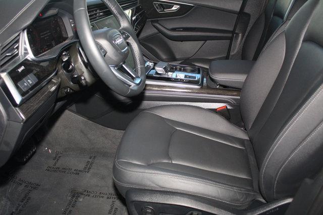 Photo of 2025 Mythos Black Metallic Audi Q7