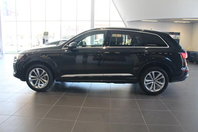 Photo of 2025 Mythos Black Metallic Audi Q7