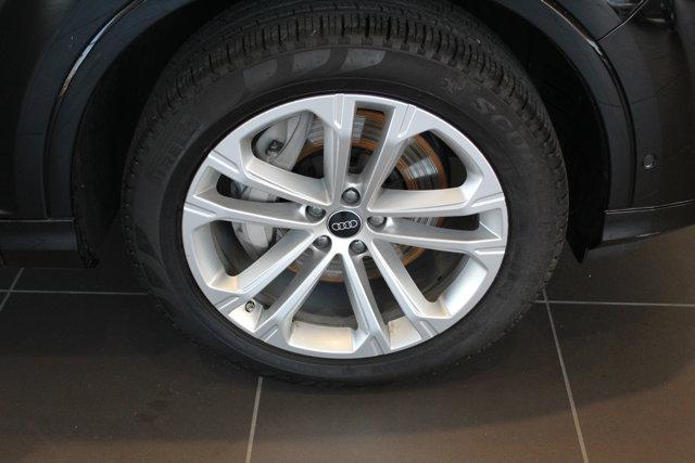 Photo of 2025 Mythos Black Metallic Audi Q7