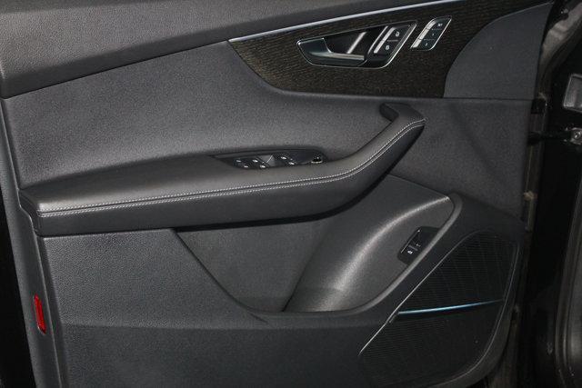 Photo of 2025 Mythos Black Metallic Audi Q7
