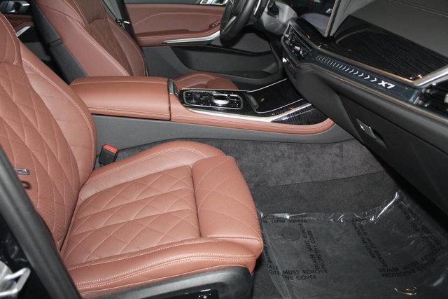 Photo of 2024 Carbon Black Metallic BMW X7