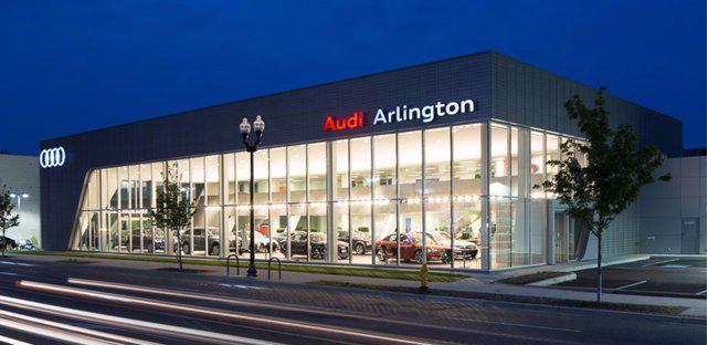 Photo of 2025 Waitomo Blue Metallic Audi Q7