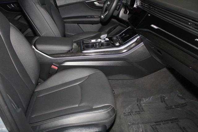 Photo of 2025 Satellite Silver Metallic Audi Q7
